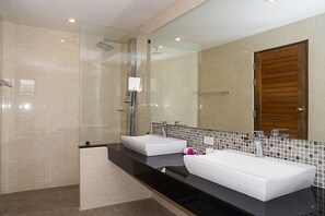 Douche, douche cascade, serviettes fournies
