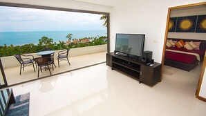 2 Bedrooms Executive Apartment | Ruang keluarga | TV plasma