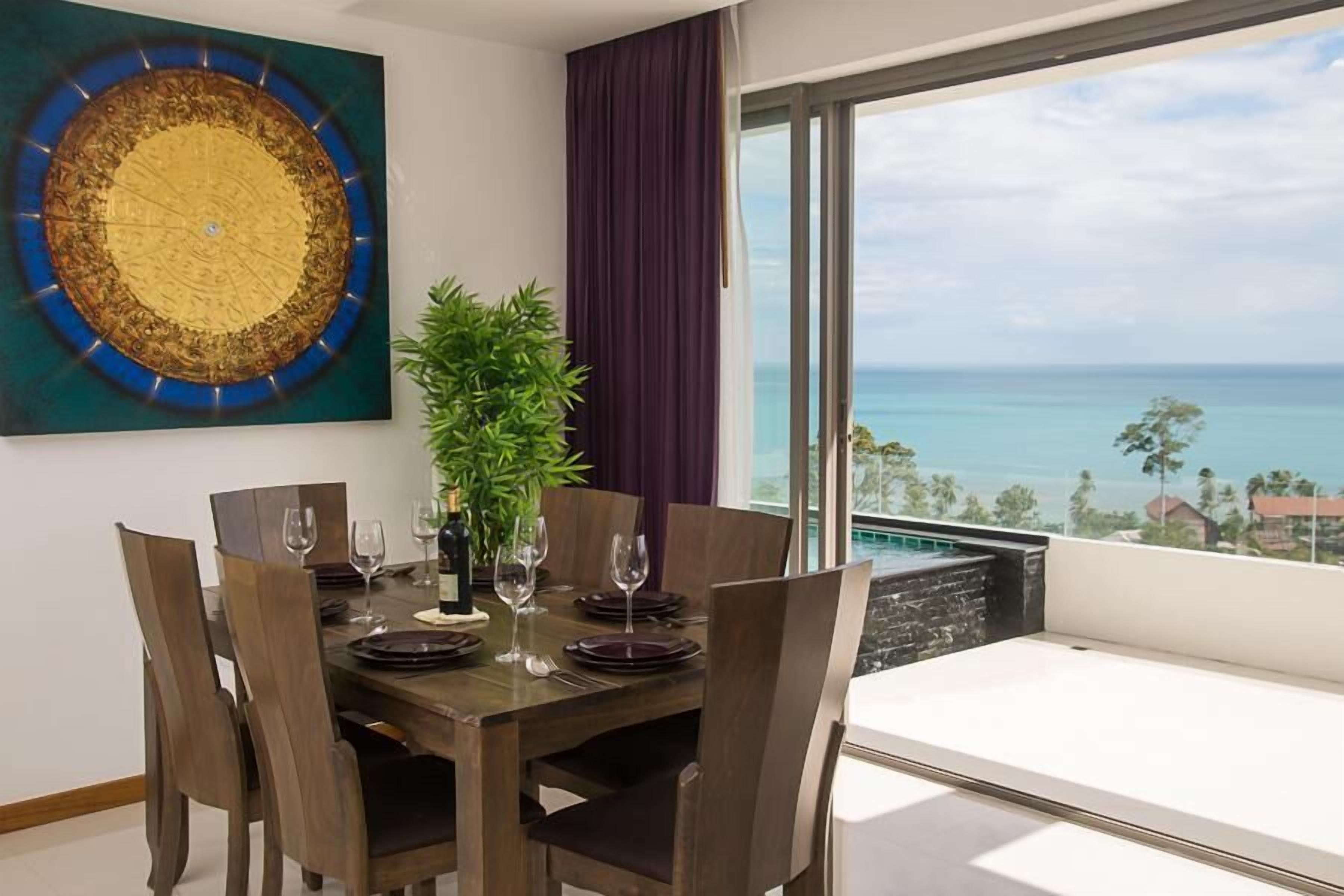 2 Bedrooms Penthouse Apartment | Essbereich im Zimmer