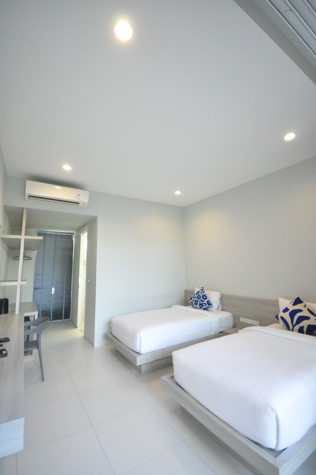 Tomannsrom – deluxe, 2 enkeltsenger, hageutsikt | Safe på rommet, skrivebord, wi-fi (inkludert) og sengetøy