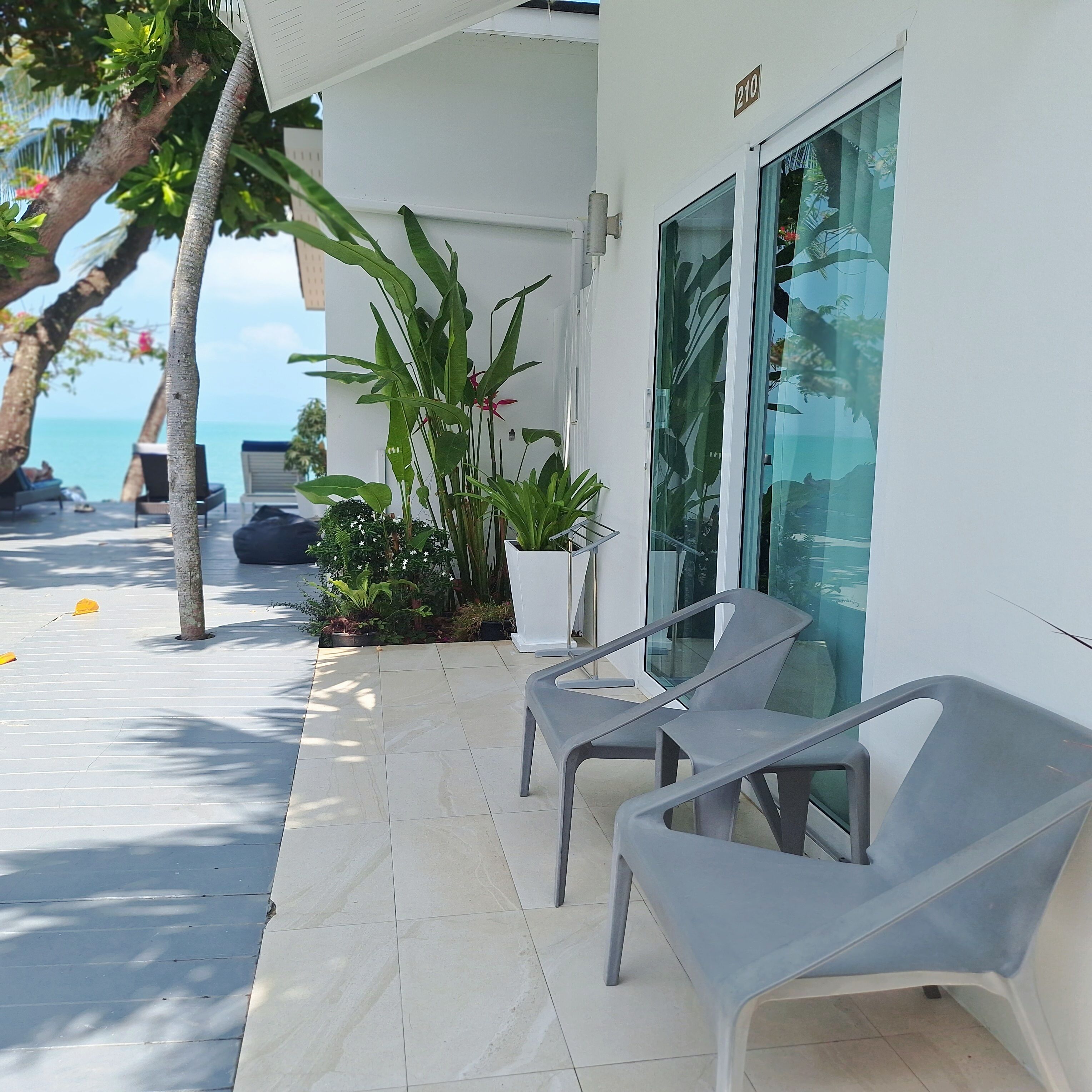 Superior Poolside | In-room safe, desk, free WiFi, bed sheets