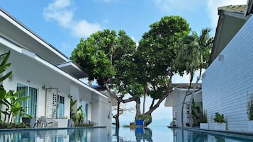 Superior Poolside | Beach/ocean view
