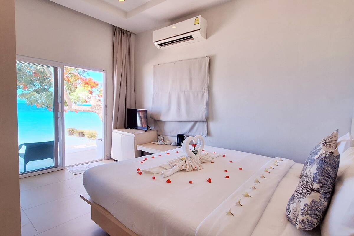 Superior Beachfront | 객실 내 금고, 책상, 무료 WiFi, 침대 시트