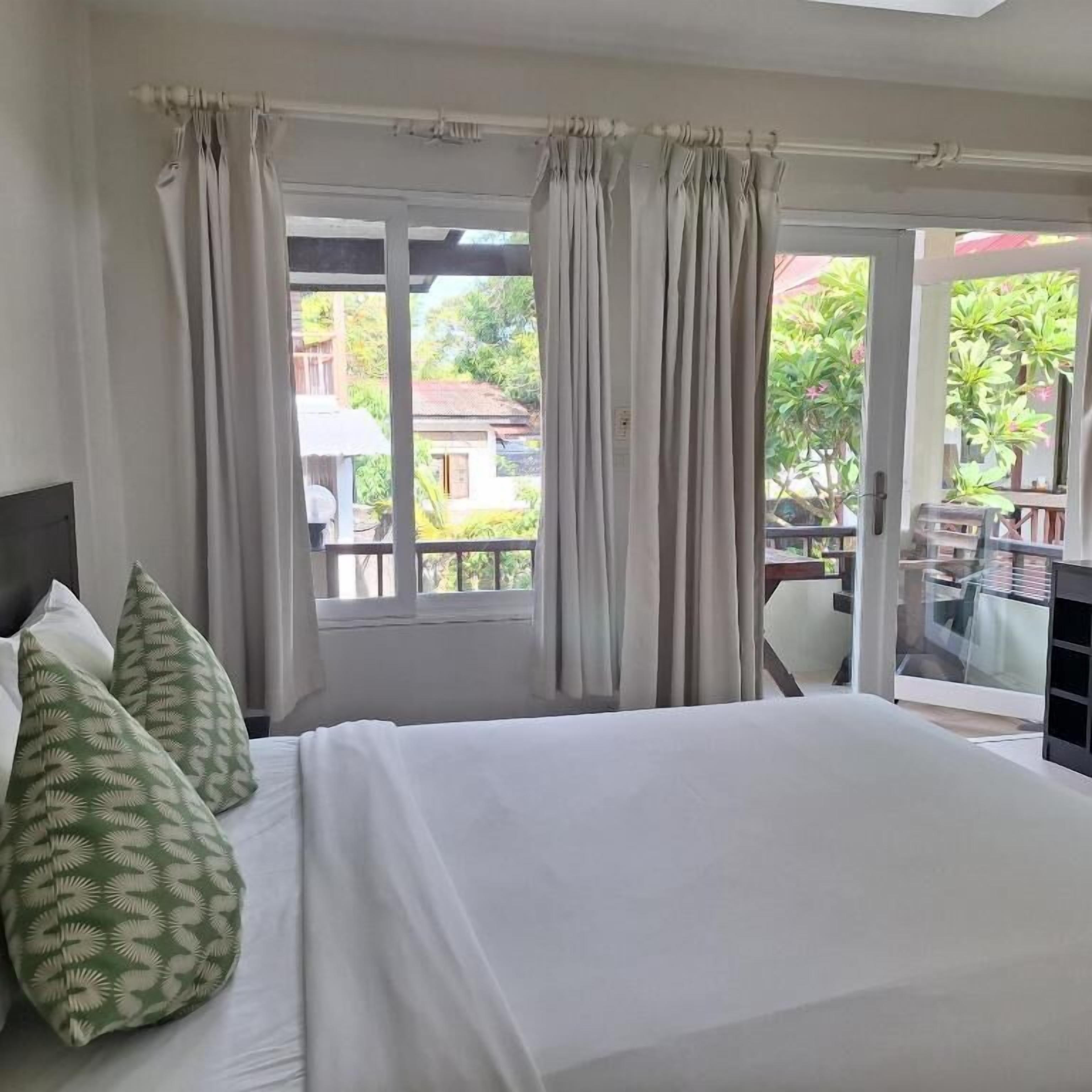 Standard Bungalow | 客房內保險箱、書桌、免費無線上網、床單