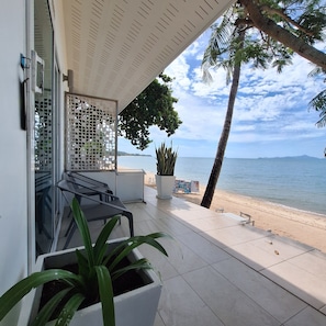 Superior Beachfront | Coffres-forts dans les chambres, bureau, Wi-Fi gratuit, draps fournis