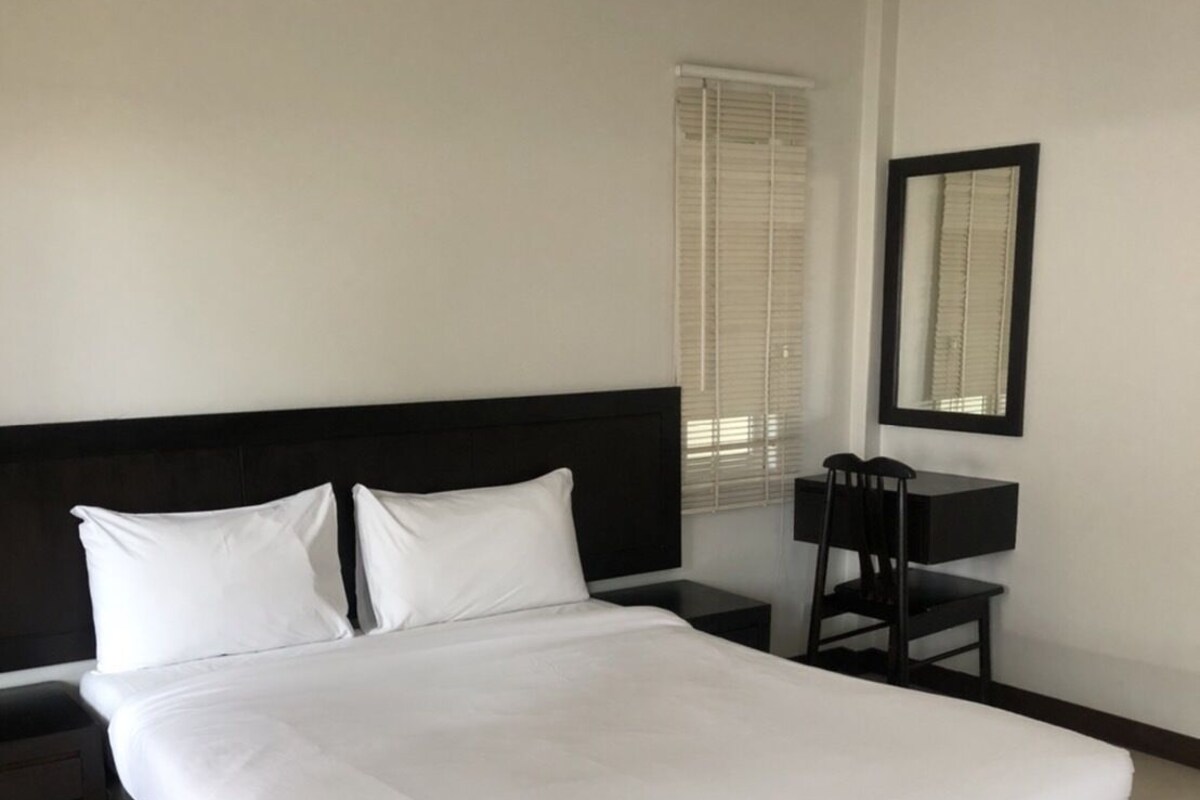 In-room safe, desk, WiFi (free), bed sheets
