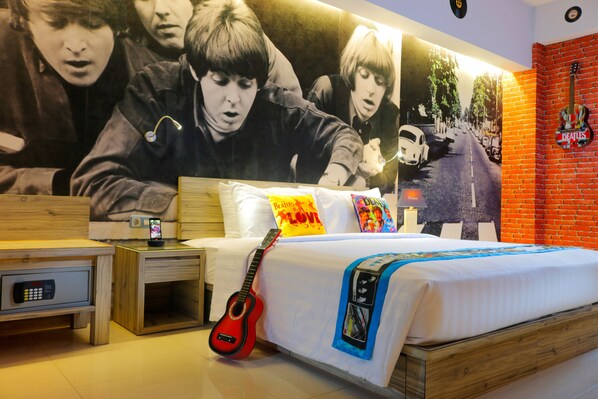 Studio | Coffres-forts dans les chambres, décoration personnalisée, bureau