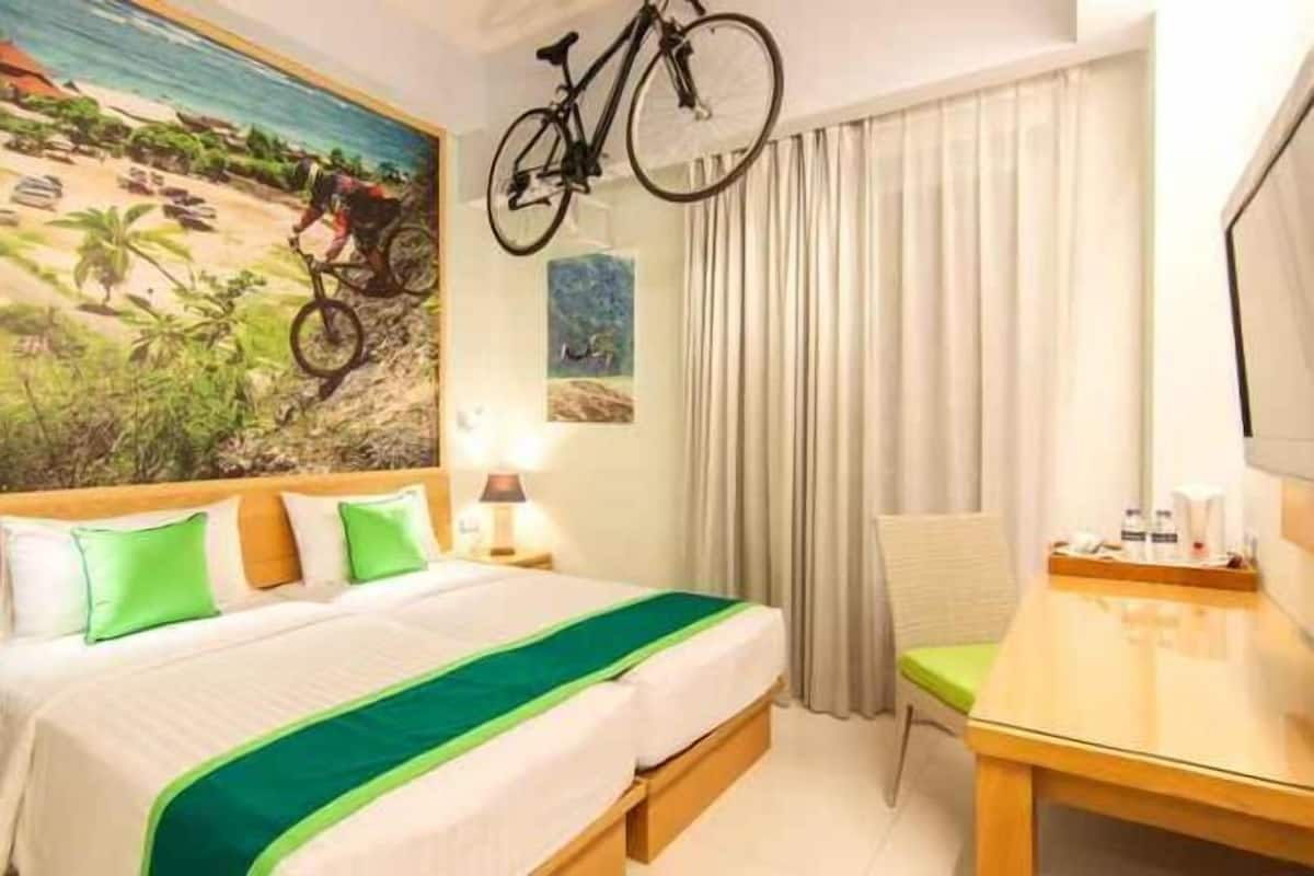 Una cassaforte in camera, con stile personalizzato, una scrivania
