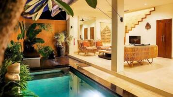 Outdoor pool, sun loungers