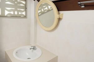 Ducha, artículos de tocador gratuitos, bidet, toallas