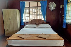 Bungalow Queen Bed with Fan - Palm Point Village (Koh Samui)