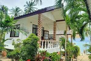 منزل صغير عادي - سرير كبير | مكتب وستائر تعتيم وواي فاي مجانًا وملاءات أسرّة