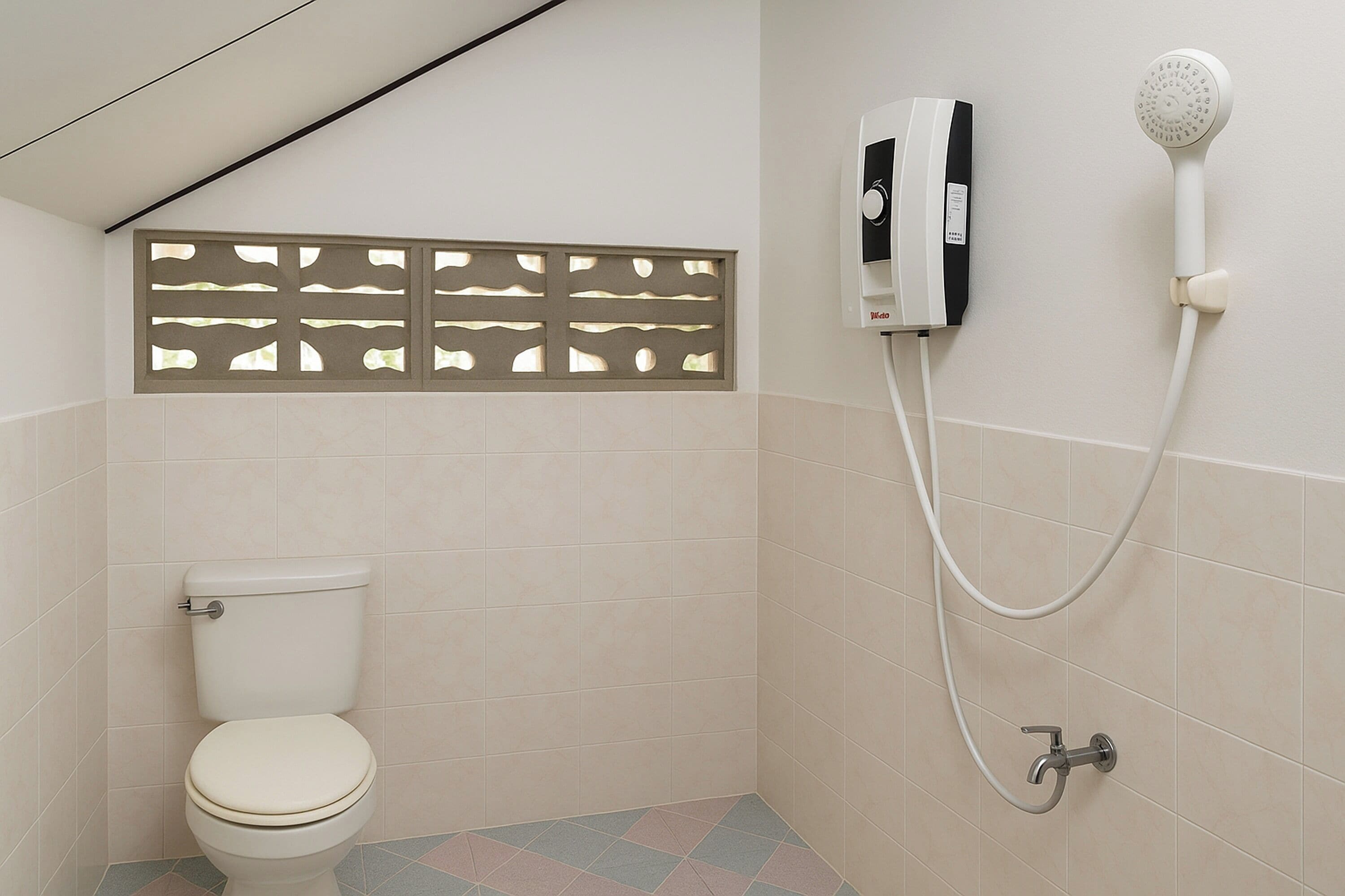Family Bungalow | Bathroom | Shower, free toiletries, towels, soap