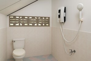 Family Bungalow | Bathroom | Shower, free toiletries, towels, soap