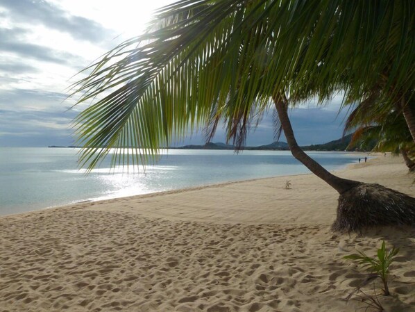 Na praia, areia branca 