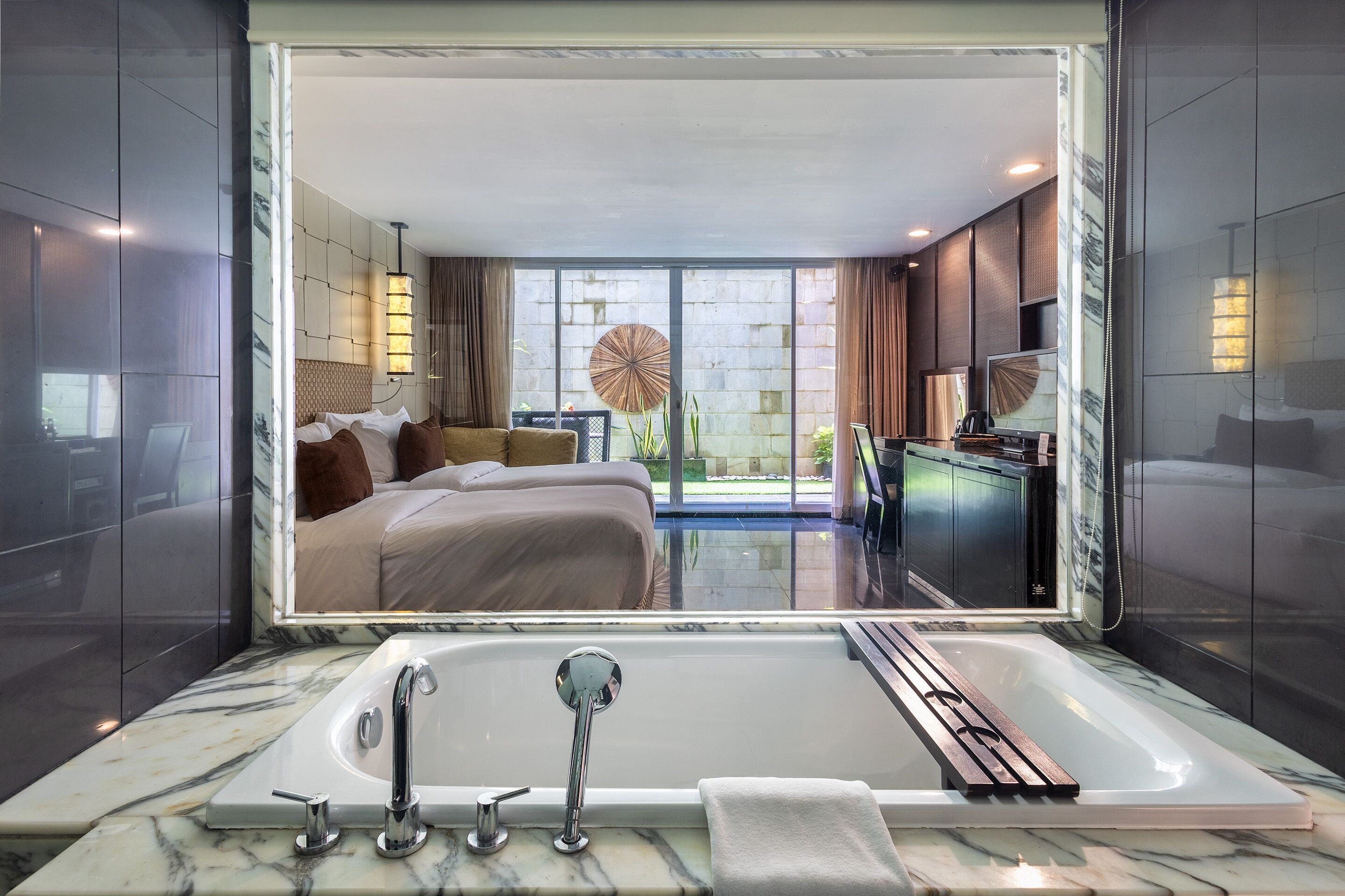 Kamer, op benedenverdieping | Luxe beddengoed, donzen dekbedden, pillowtop-bedden