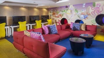 Zona de juegos infantil cubierta