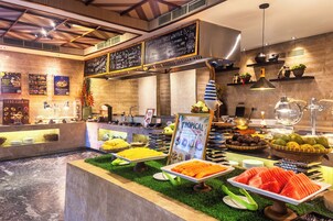 Café da manhã com buffet todos os dias mediante uma taxa