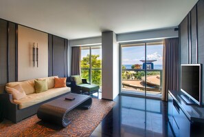 Een 42-inch ledtelevisie met kabelzenders en speelgoed