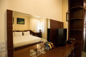 Superior Double Room | 1 bedroom, premium bedding, minibar, in-room safe - IPeace Hotel (Ho Chi Minh City)