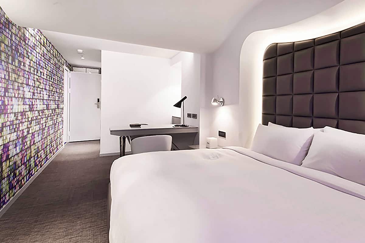 Standard-Doppelzimmer | 1 Schlafzimmer, Zimmersafe, Schreibtisch, kostenloses WLAN