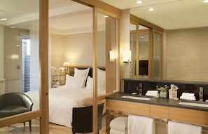 Family Suite, Terrace, Sea View | Bathroom