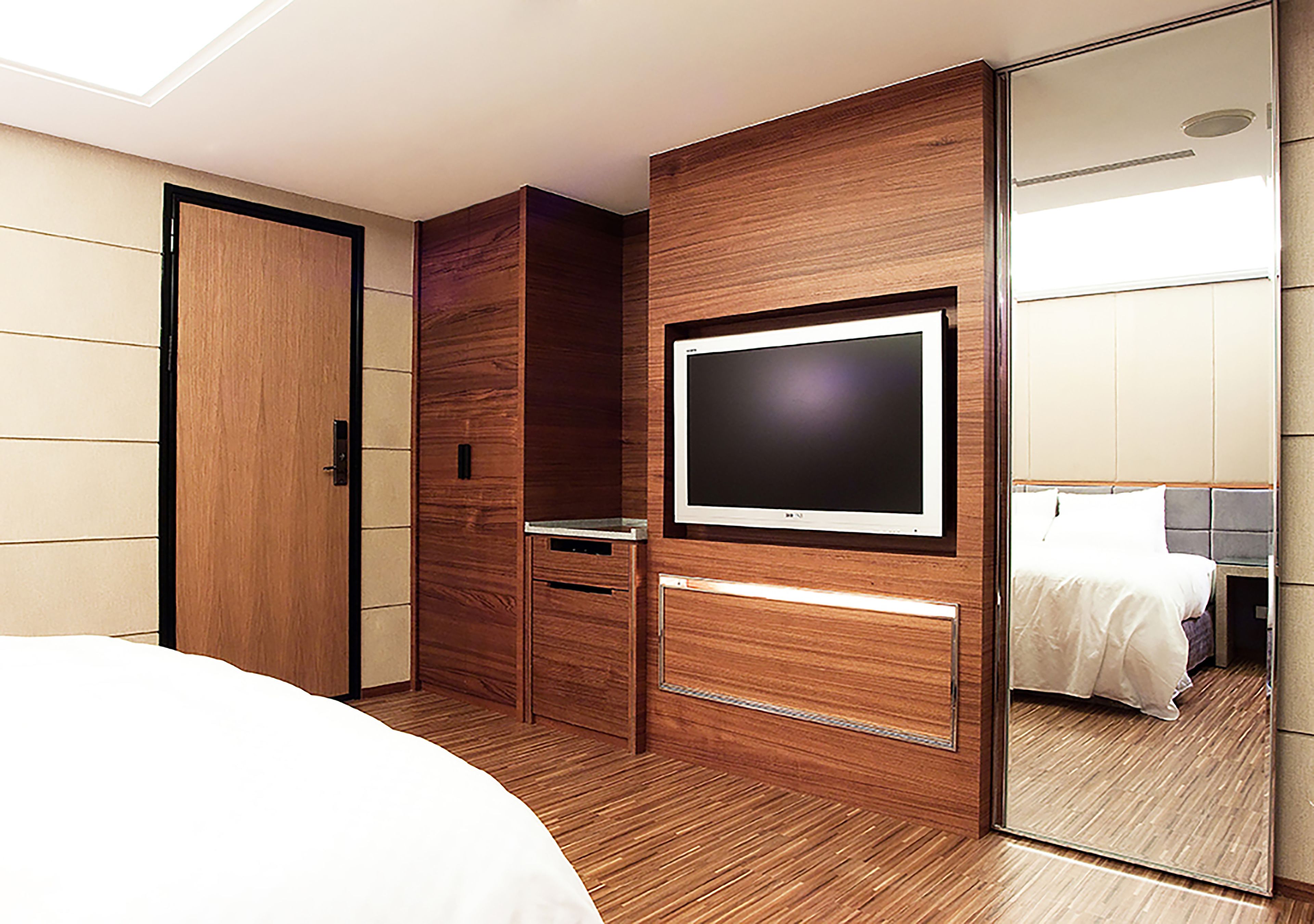 double room | minibar, in-room safe, desk, blackout curtains