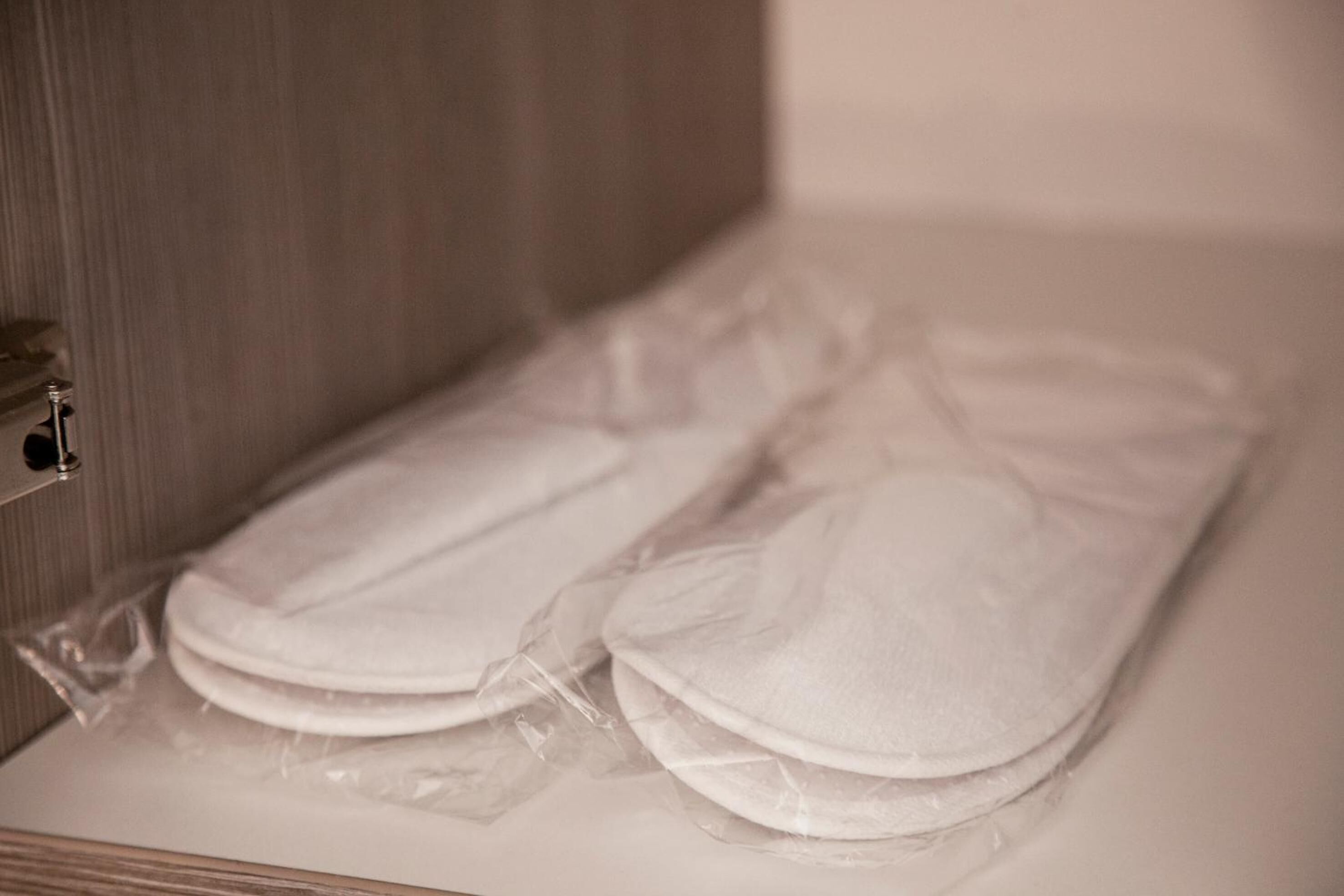 premium bedding, pillow-top beds, minibar, in-room safe