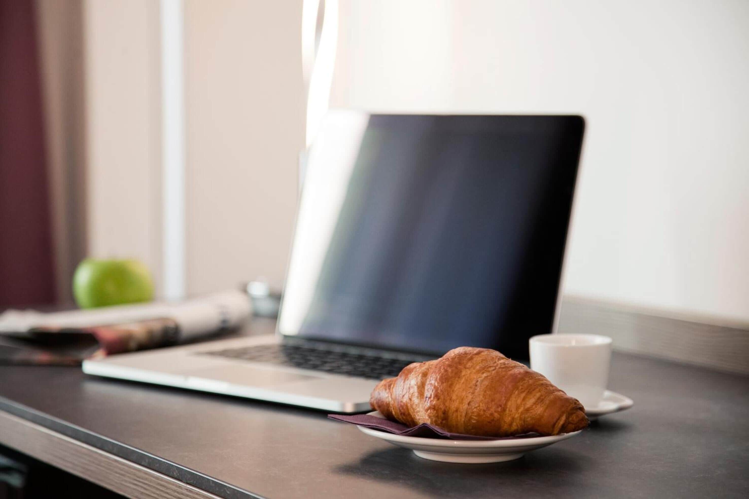 premium bedding, pillow-top beds, minibar, in-room safe