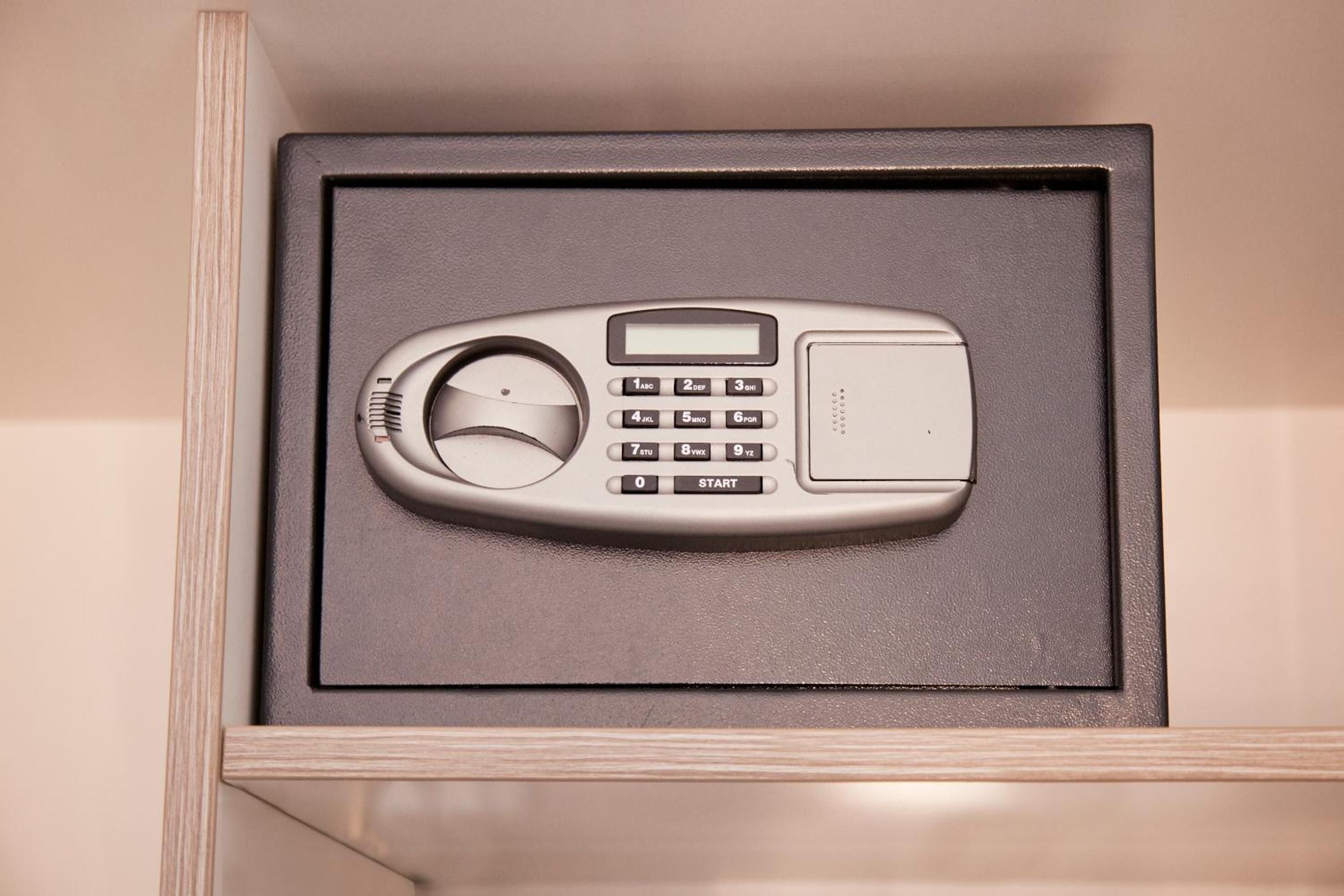 premium bedding, pillow-top beds, minibar, in-room safe