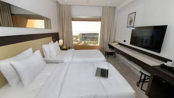 1 kamar tidur, minibar, brankas, dan setrika/meja setrika
