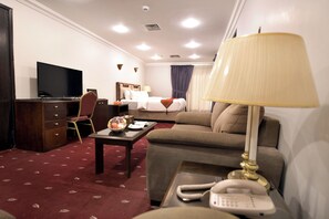 Minibar, pengeskab på værelset, strygejern/strygebræt, gratis Wi-Fi