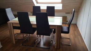 Deluxe Studio (+ cleaning fee 10 EUR per Person) | In-room dining