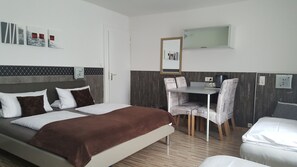 Desk, soundproofing, free WiFi - City Central Promenade (Bad Homburg v.d. Hoehe)