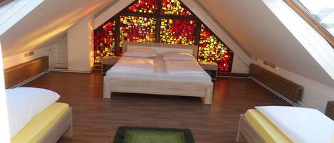 Escritorio, insonorización y wifi gratis