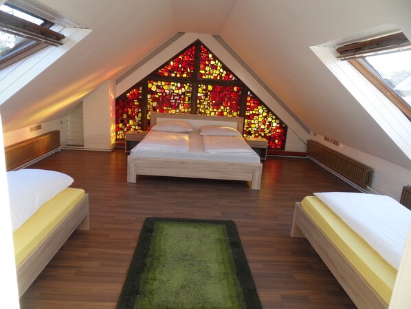 办公桌、隔音、免费 WiFi