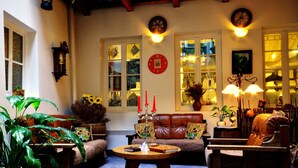 Lobby sitting area - Angel Town Hall Apartments (Vilnius)