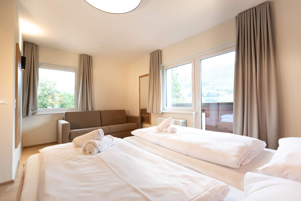 Family Apartment, 1 Bedroom, Balcony, Mountainside | Kalis bunyi, Wi-fi percuma, cadar katil 