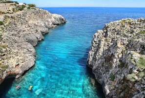 A coastal view with rocky cliffs and clear blue water. - Hotel Adriatico (Tricase)