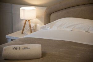 Habitación doble | Caja fuerte, escritorio, cortinas opacas y sistema de insonorización