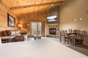 C 49L - Comfort Cabin, 2 Queen beds, Pet Friendly, Mountainside (May hear neighbors) | Individually decorated, individually furnished, blackout drapes