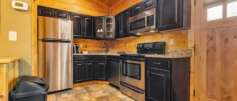 Superior Cabin, 1 King Bed, Hot Tub, Lake View | Private kitchen