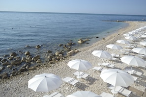 Private beach, sun loungers, beach umbrellas, sailing - La Casa e il Mare (Mattinata)