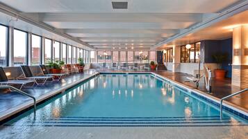 Innenpool, Liegestühle