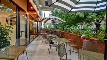 Lunch and dinner served