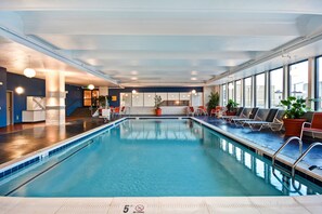 Indoor pool, sun loungers - Holiday Inn Lancaster by IHG (Lancaster)