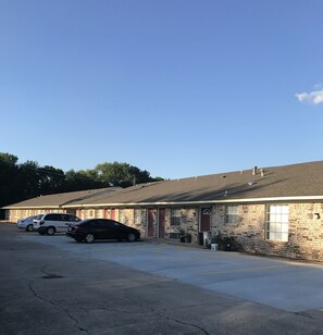 Free self-parking - Relax Inn Henryetta (Henryetta)