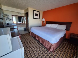 Desk, soundproofing, free WiFi, bed sheets - Relax Inn Henryetta (Henryetta)
