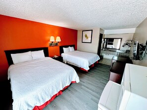 Desk, soundproofing, free WiFi, bed sheets - Relax Inn Henryetta (Henryetta)