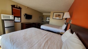 Comfort Room, 2 Queen Beds, Non Smoking | Desk, soundproofing, free WiFi, bed sheets